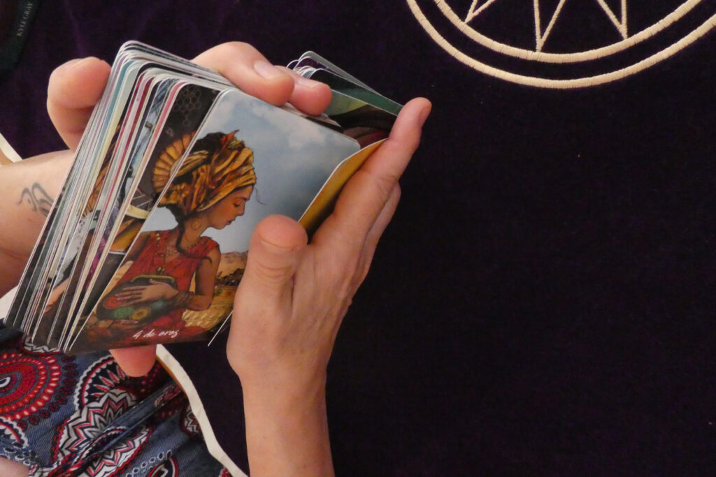tarot-barajando-cartas